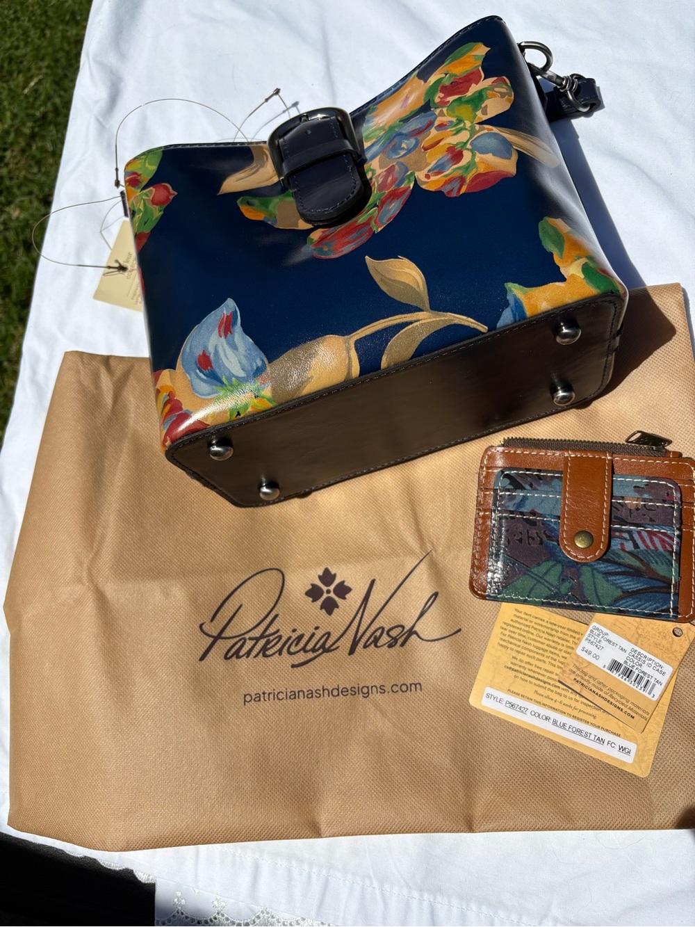 NWT Patricia Nash Le Fleur Irving Leather Bucket Bag Crossbody with Card Wallet - Picture 2 of 11